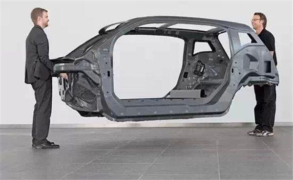 很多人認(rèn)為車越重越穩(wěn)，那么輕量化設(shè)計(jì)后還安全嗎？