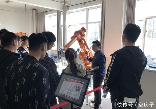 國產(chǎn)工業(yè)機(jī)器人市場(chǎng)發(fā)展未來如何
