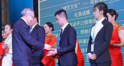 智能巡檢機(jī)器人守護(hù)工業(yè)安全，白云學(xué)子斬獲國家技能大賽一等獎(jiǎng)
